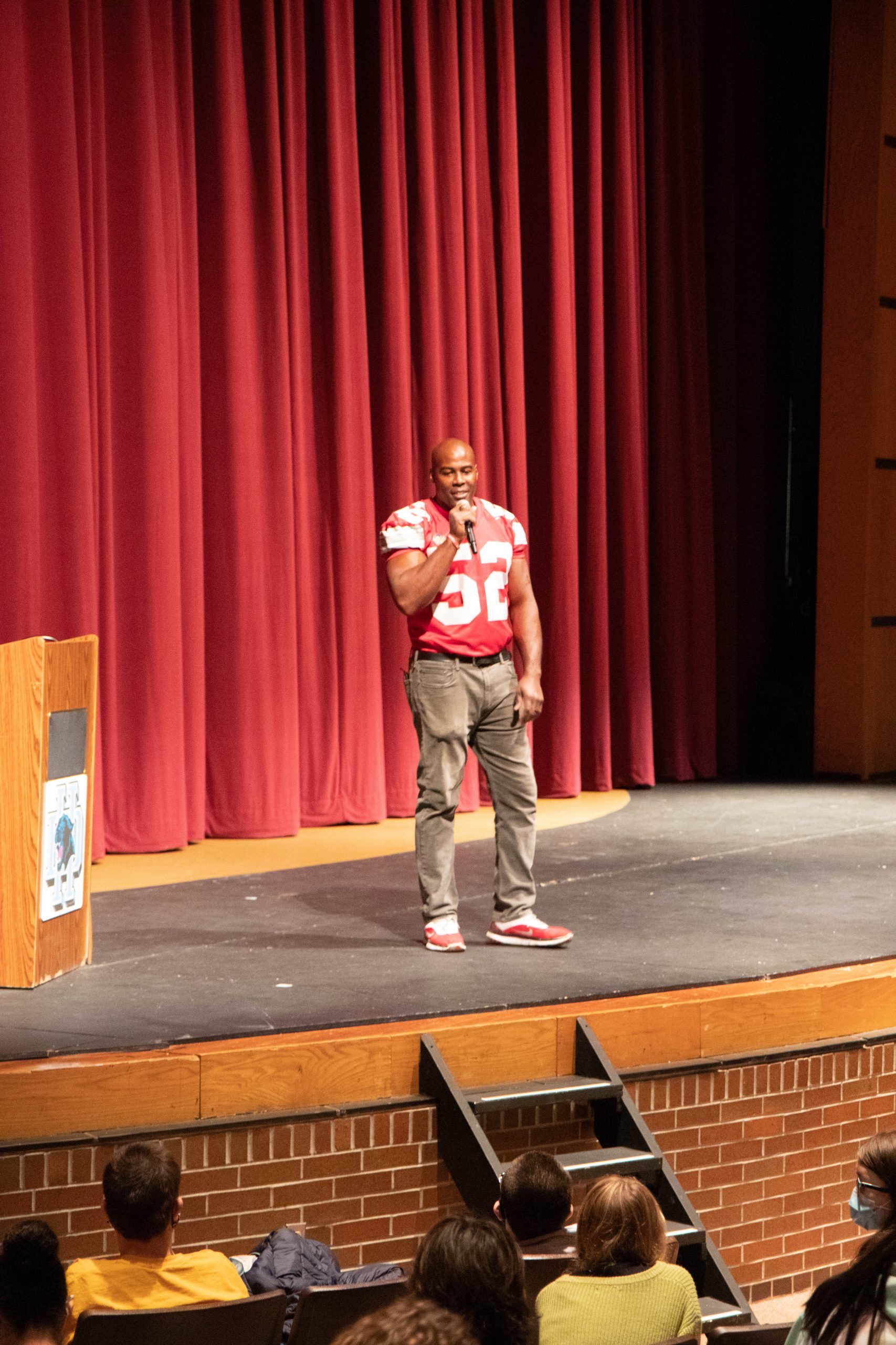 Former Ohio State & NFL Football Player Speaks to Students About the Dangers of Vaping